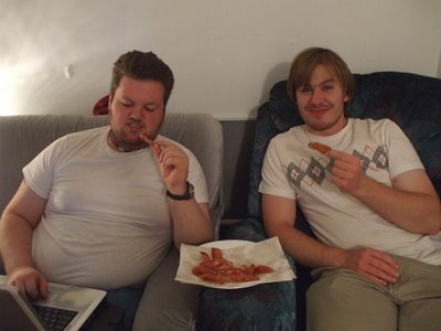 Click image for larger version. 

Name:	Scott+and+Nick+eating+Bacon+02.jpg 
Views:	181 
Size:	19.6 KB 
ID:	127618