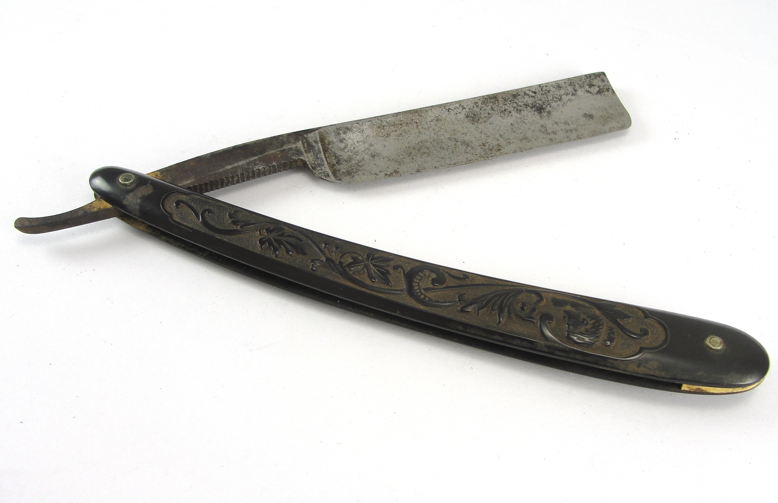 Click image for larger version. 

Name:	1326403844_Americus-Straight-Razor-Black-Handle-Engraved-Ivy-Leaves-Detail-.625-Inch_1.jpg 
Views:	3189 
Size:	1.17 MB 
ID:	150393