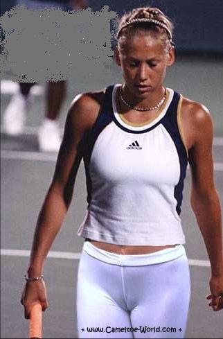 Click image for larger version. 

Name:	anna_cameltoe2.JPG 
Views:	1601 
Size:	24.3 KB 
ID:	60323